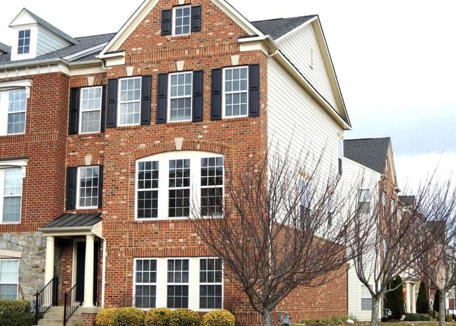 Building Photo - 1601 Wilcox Ave