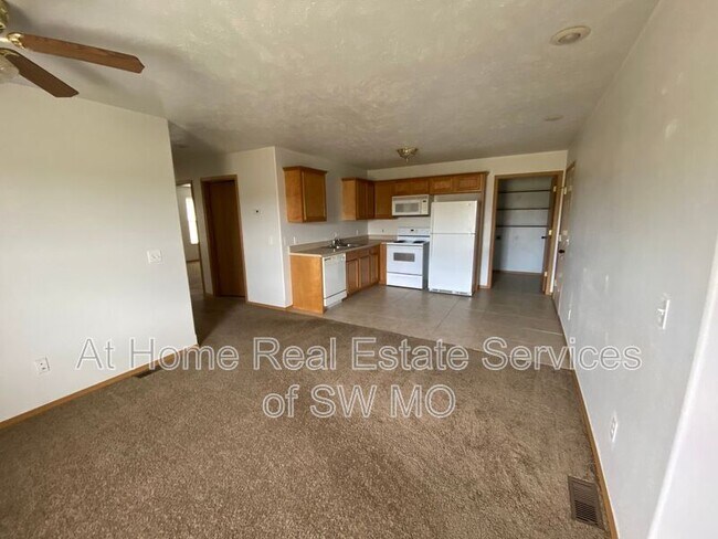 Photo - 1090 W Red Ln