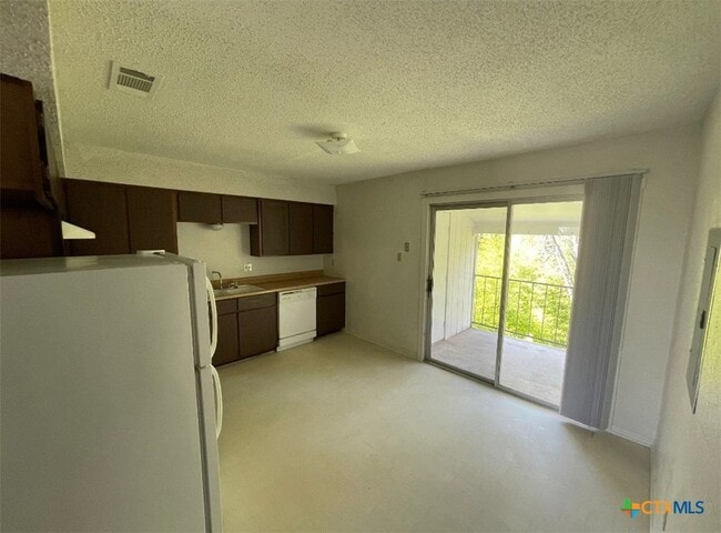 Photo - 209 Oak Trail Dr Unit D