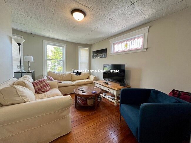 Building Photo - 14 Dow St Unit 2 Rental