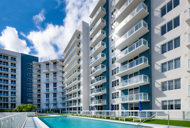 Building Photo - Hollywood East Rental