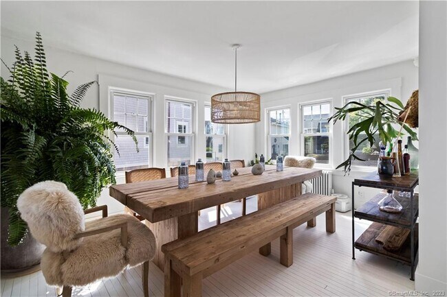 Photo - 19 Soundview Dr