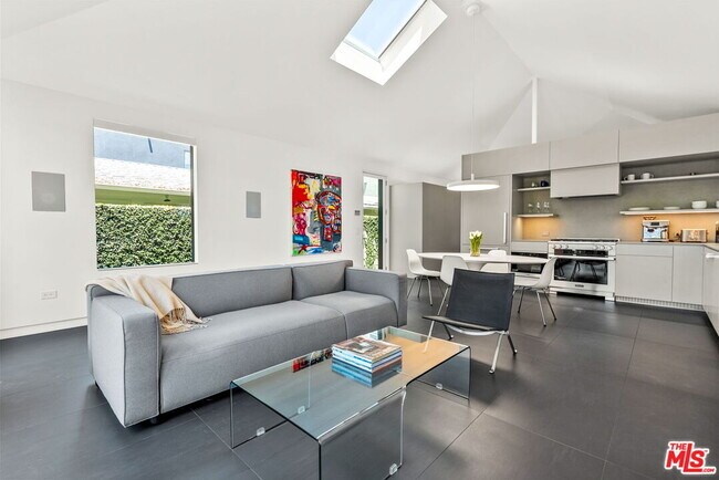 Photo - 1527 Cabrillo Ave