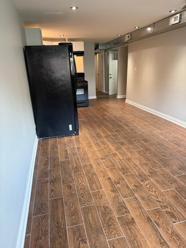 Photo - 1648 N McVicker Ave