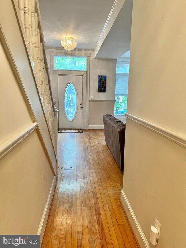 Photo - 824 7th St NE