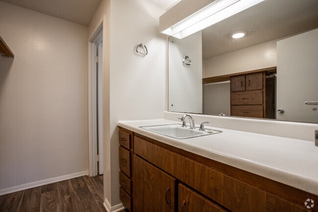 Studio, 1 BA - 350SF
