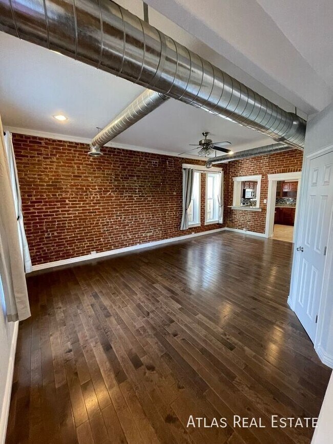 Photo - 223 Fox St