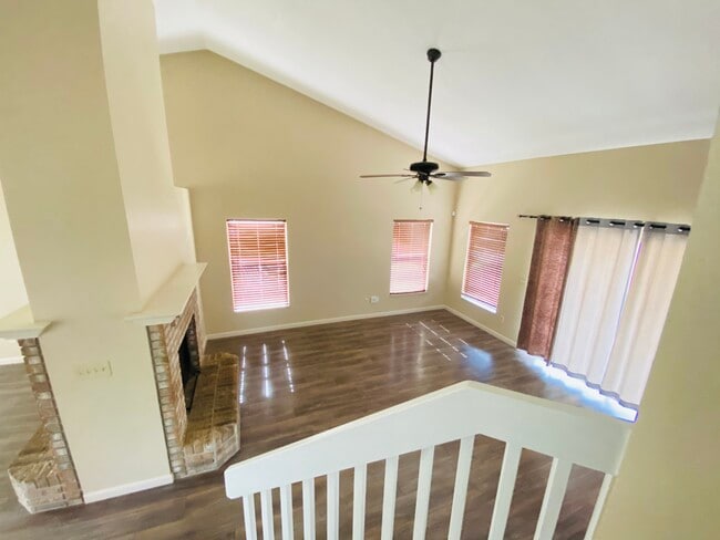 Living room - 2115 Richfield Cove Dr