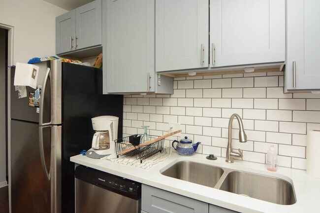 Photo - 7319 N Rogers Ave Unidad 401