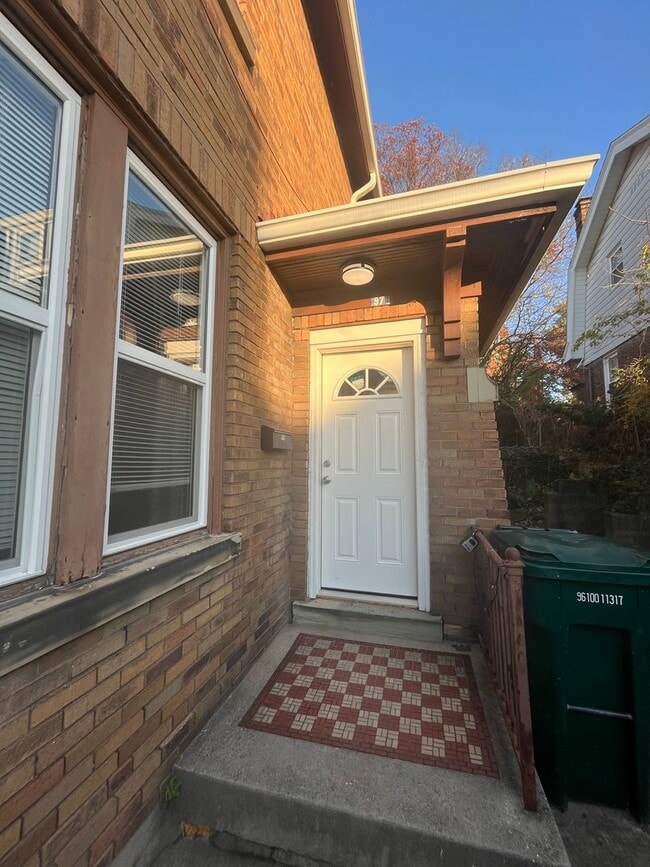 Photo - Beautiful Character in this Two Bedroom!