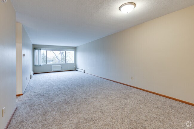 1BR, 1BA - 725SF - Living and Dining