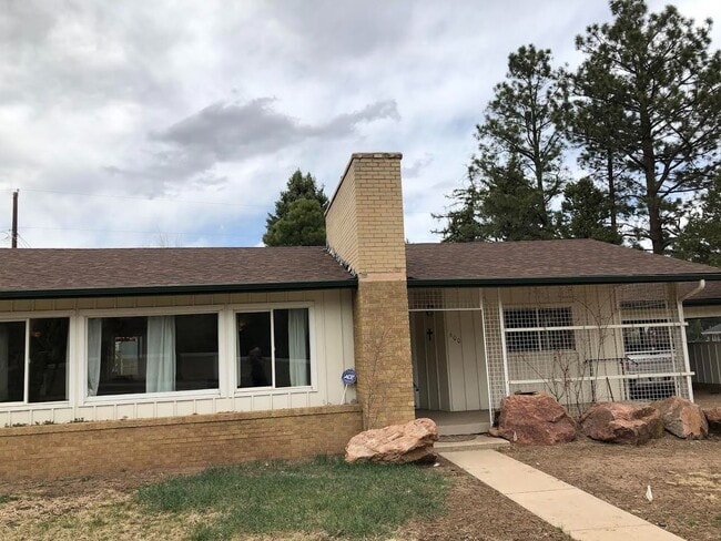 Building Photo - Charming 4 Bd, 2 Ba, Ranch Home in D-12 School District, close to Downtown, Trails and Ft. Carson