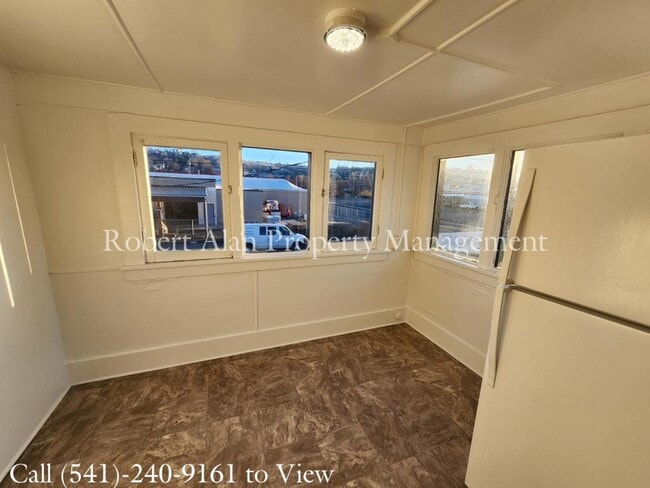 Photo - 127 SW Emigrant Ave