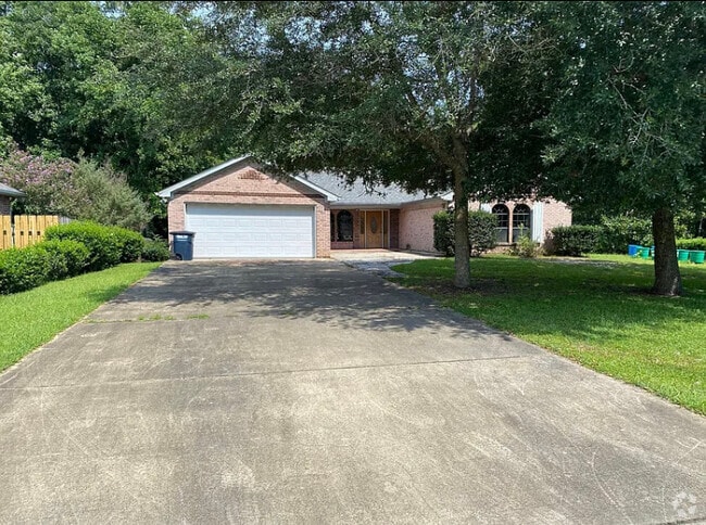Building Photo - 704 Hidden Oaks Dr Rental