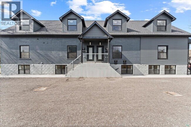 Photo - 702 Pierre Ave