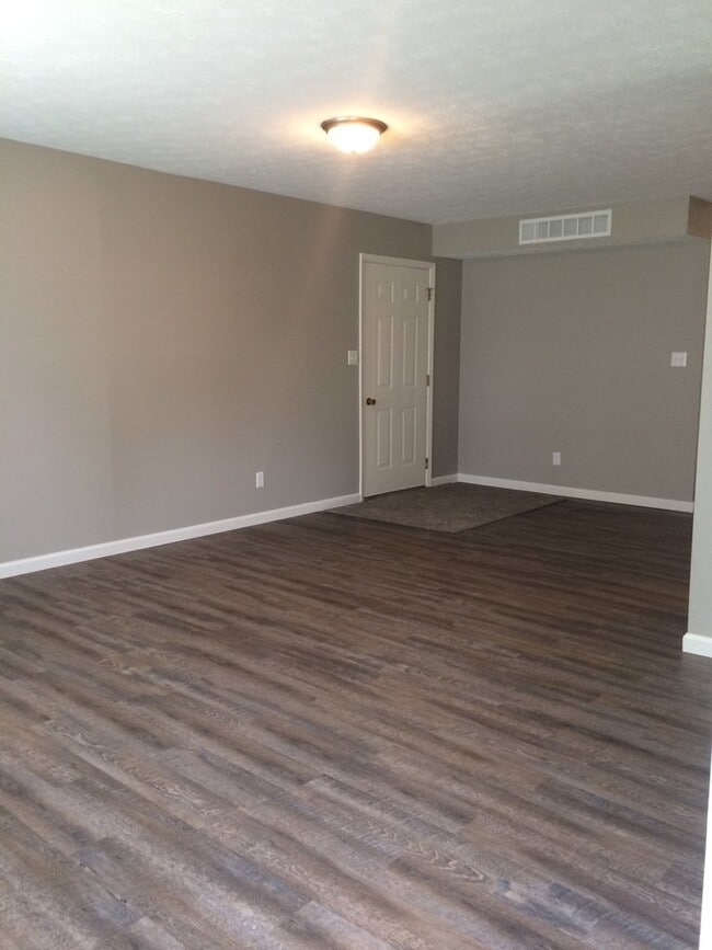 Photo - 3 bedroom, 1.5 bath town home located on B...