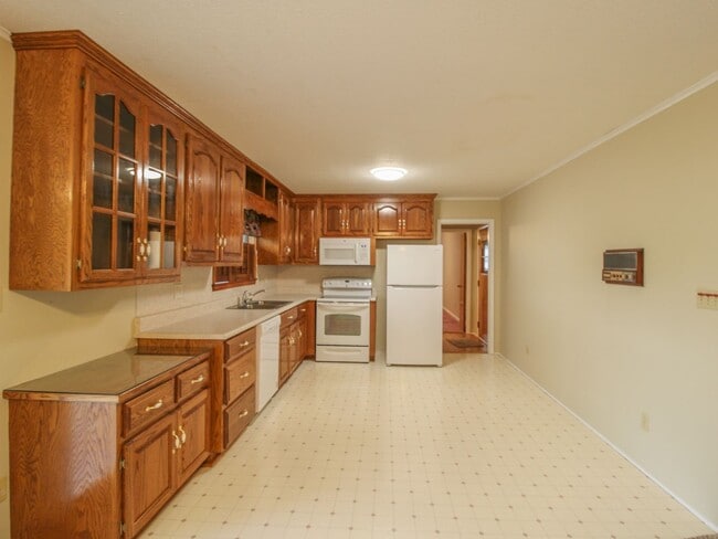 Photo - 4 bedroom home in Athens City in established neighborhood!