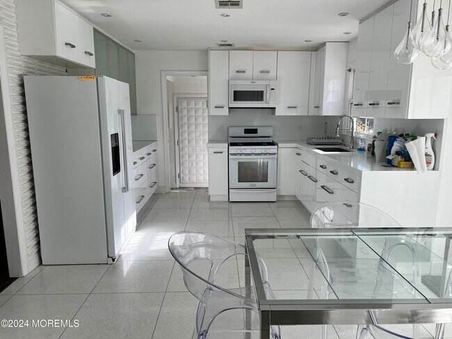 Photo - 80 Cooper Ave