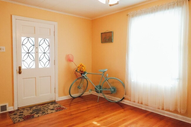 Photo - Brentwood Cottage for Lease