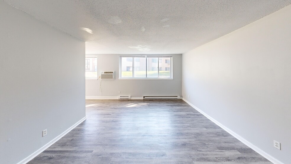 2 BR, BBA - 866 SF - Living Room