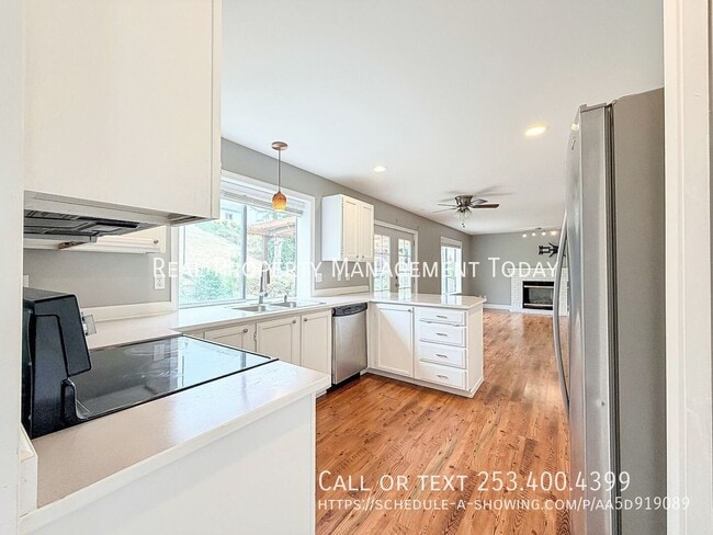 Photo - 4914 Norpoint Way NE