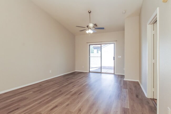 Photo - 1110 N Steele