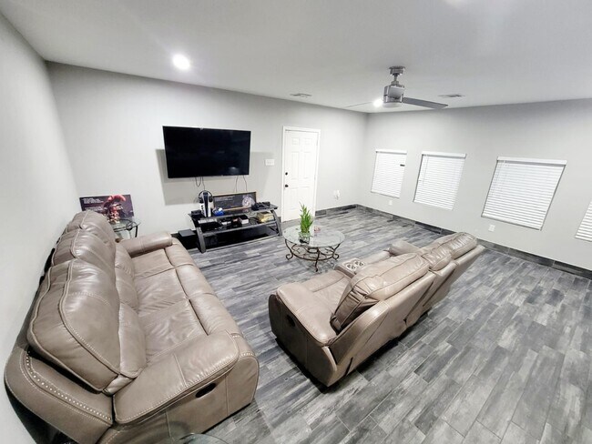 Photo - 7210 Colton St