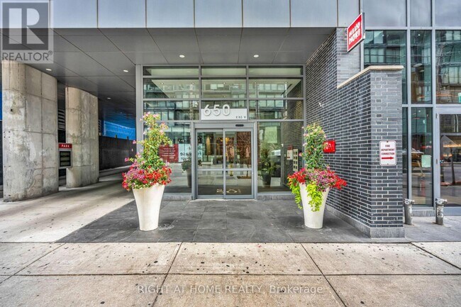 Photo - 650 King St W Unit 605
