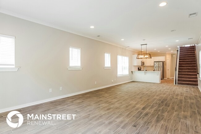 Photo - 207 Creek Run Way