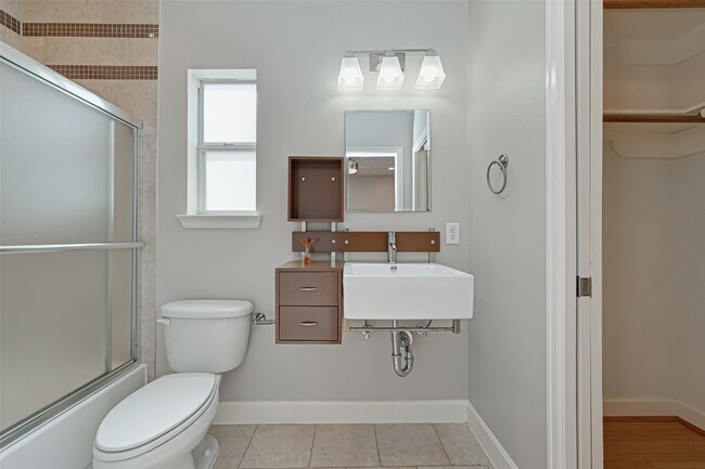 Photo - 2748 Clay St