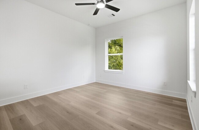 Photo - 307 Bolden St