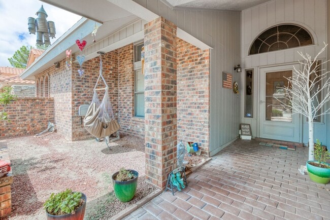 Photo - Beautiful Brick House