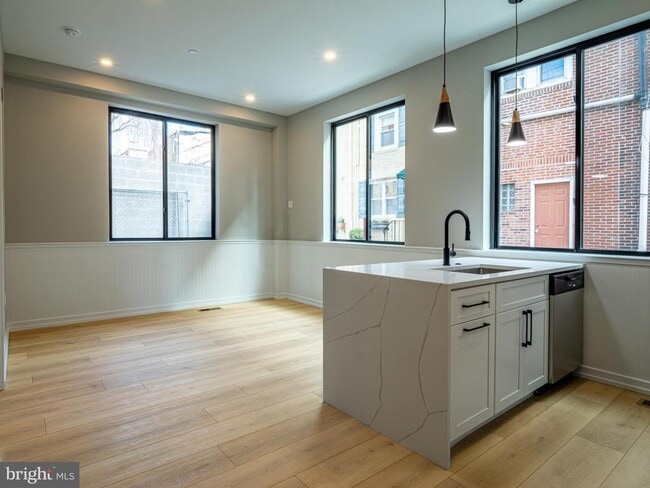 Building Photo - 769 S 10th St Unit 1B