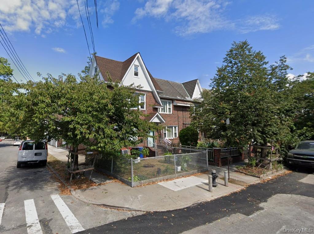 Photo - 160-01 84th Rd