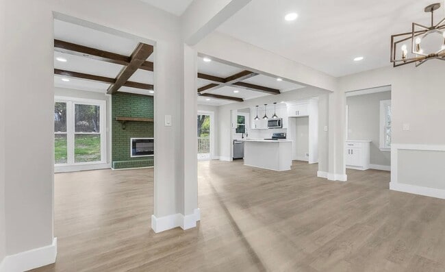 Photo - Move in Ready Stunning 4/3 Close To Everything In Greenville!