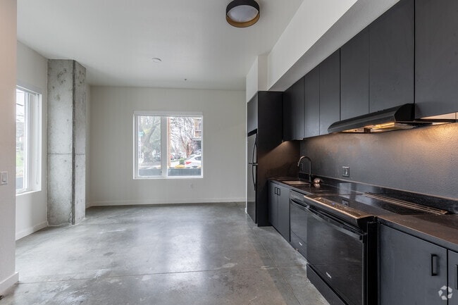 3BR, 1BA - 863SF