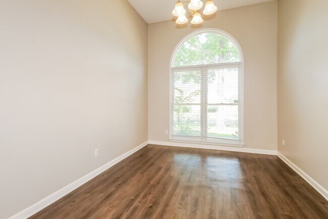 Photo - 1883 Banstead Dr