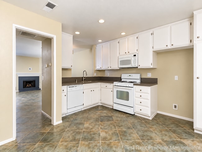 865 Violet Ct