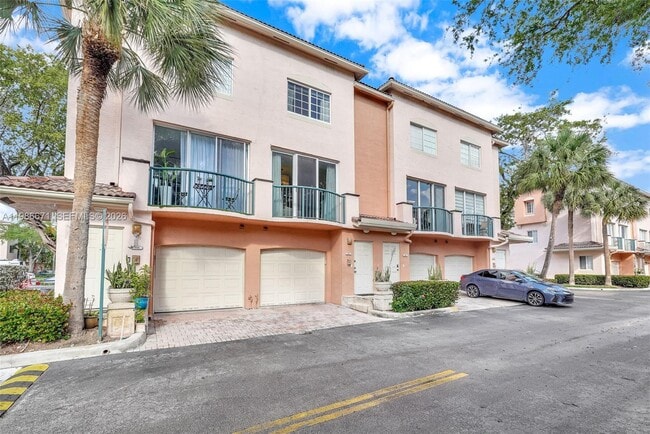 Building Photo - 2107 SE 10th Ave Unit 817