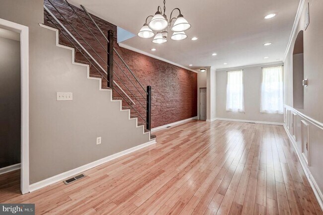 Photo - 2103 E Madison St