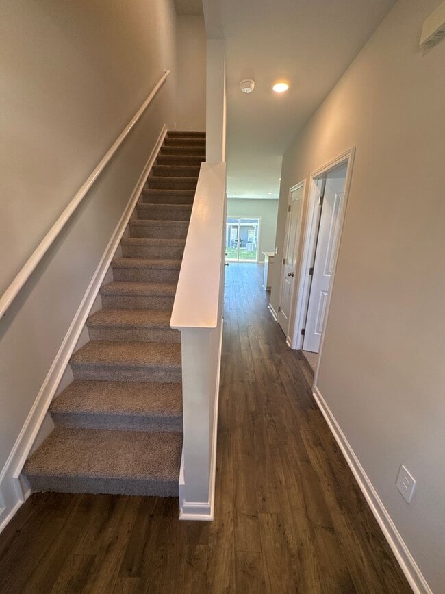 Photo - Special Incentive – Move in by 12/1 and re...