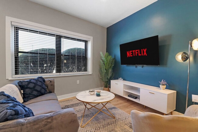 Photo - 5015 Main St Unidad ID1366954P