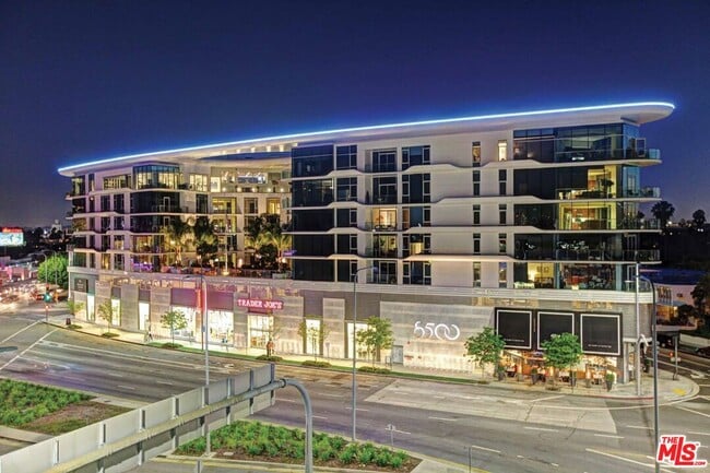 Building Photo - 8500 Burton Way Unit 710 Rental