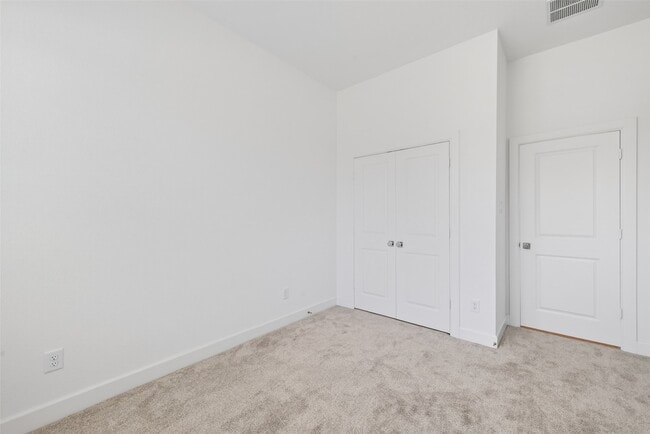 Photo - 211 Amaranth Wy