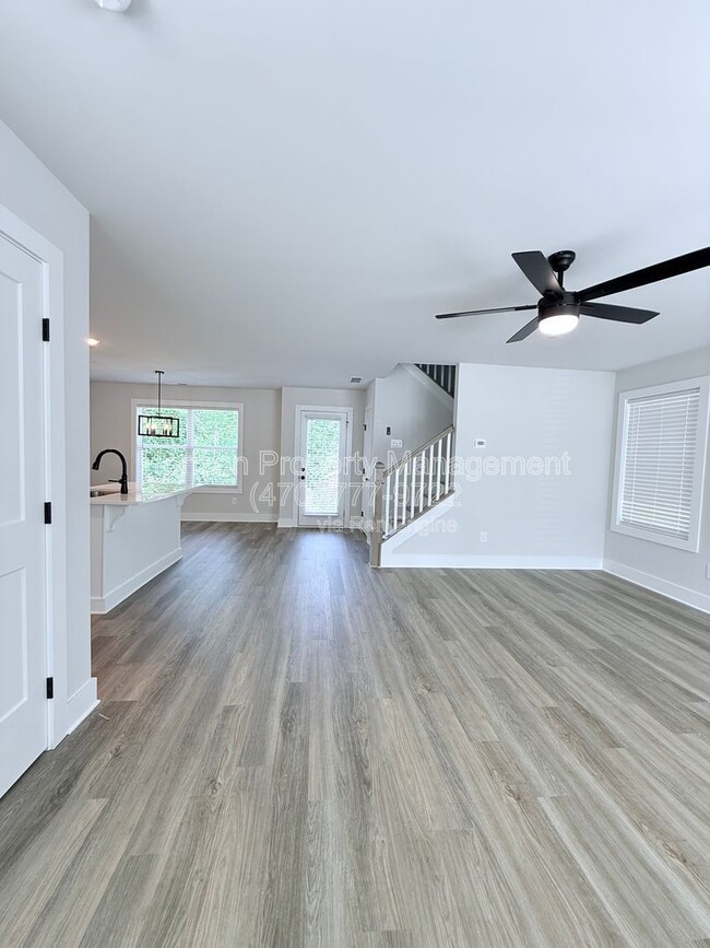 Photo - 2550 Valient Dr