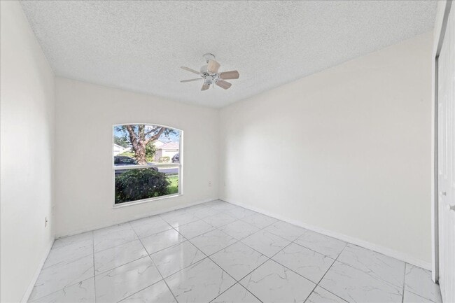 Photo - 2165 Redwood Cir