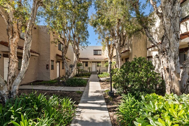 Building Photo - MUST SEE! Renovated Townhome in Lemon Gro... Unit 7012 Casa Lane #16