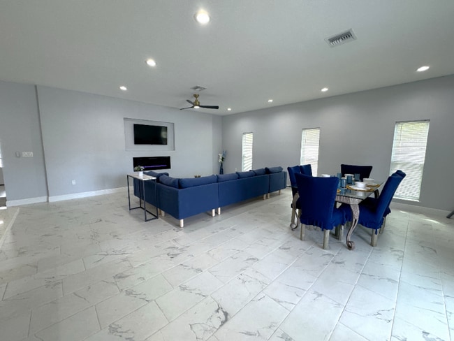 Photo - 302 Archimedes St