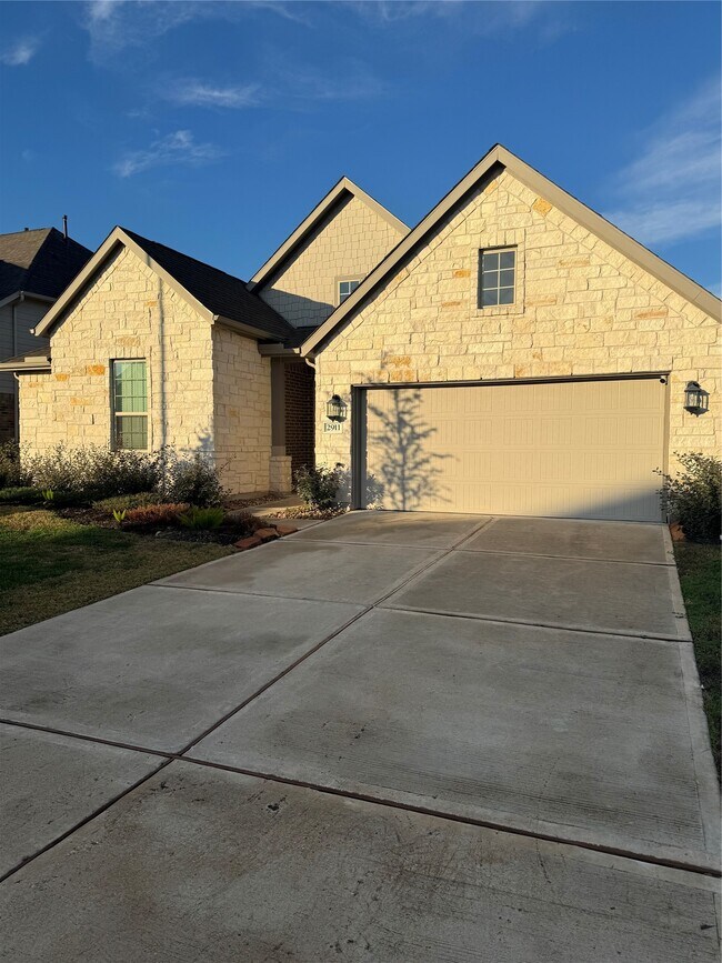 Photo - 2911 Cooper Hawk Ln