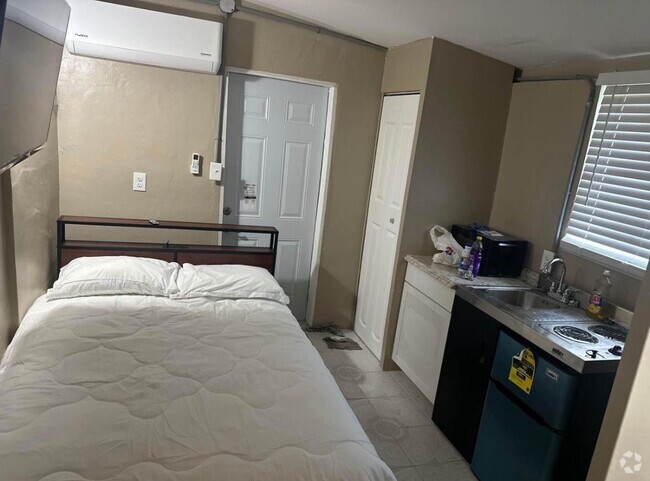 Building Photo - 7530 Miramar Pky Rental